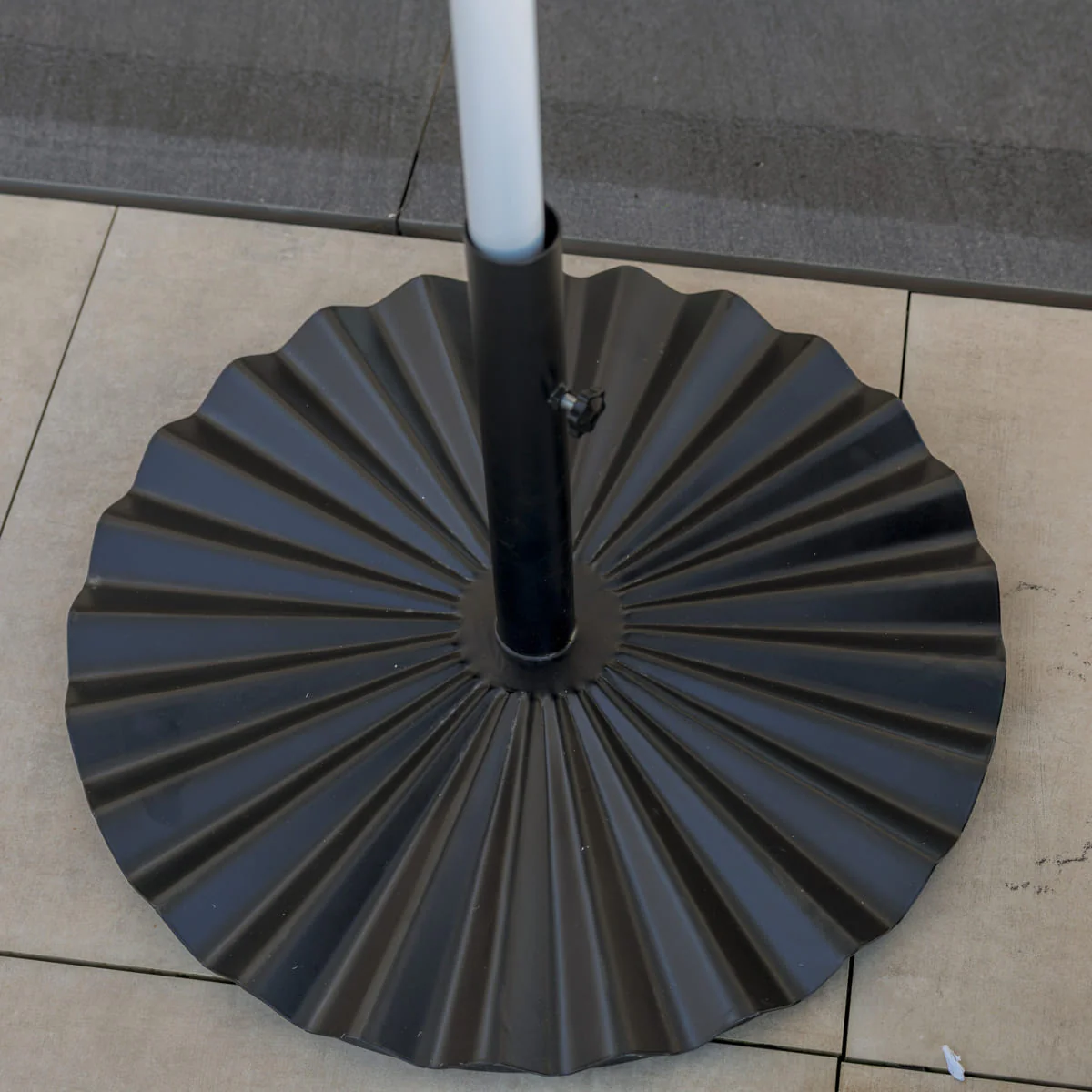 Socle rond en acier pour parasol extérieur BALOS - Image 3
