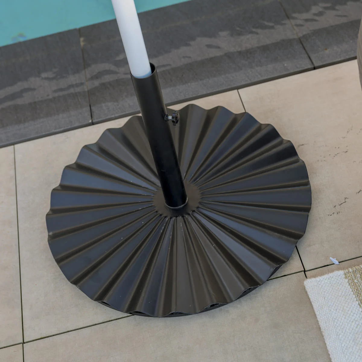 Socle rond en acier pour parasol extérieur BALOS - Image 6
